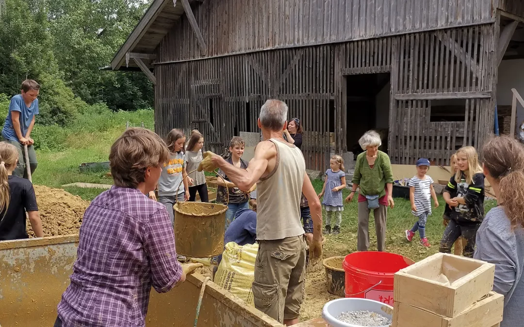 Sanierung mit Naturlehm – einfach, selbst, gemeinschaftlich